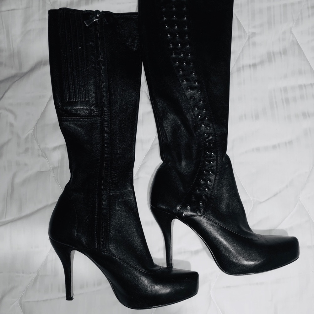 Max Studio Black Leather boots